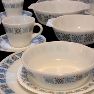 Vintage Pyrex JAJ Chelsea Dinnerware